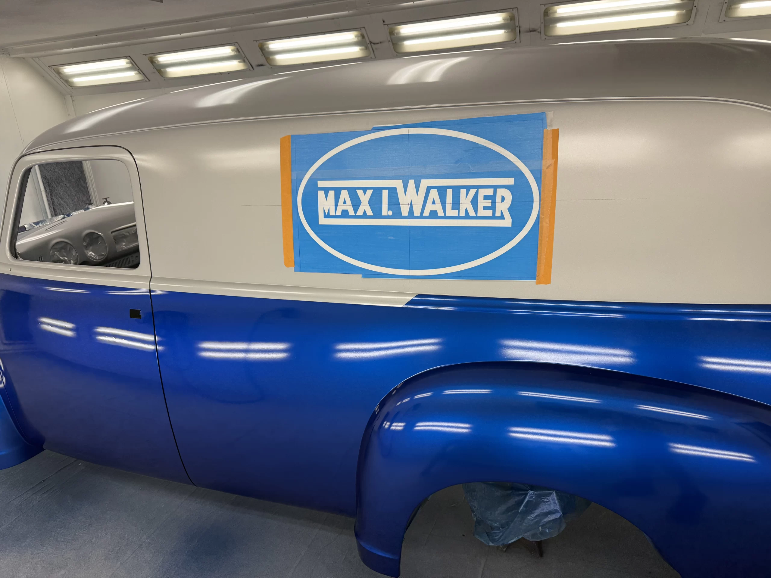 walker 48 logo outline